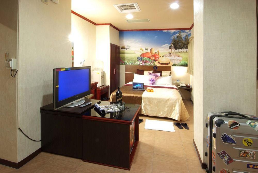 Golden Swallow Hotel Хсинчу Сити Екстериор снимка