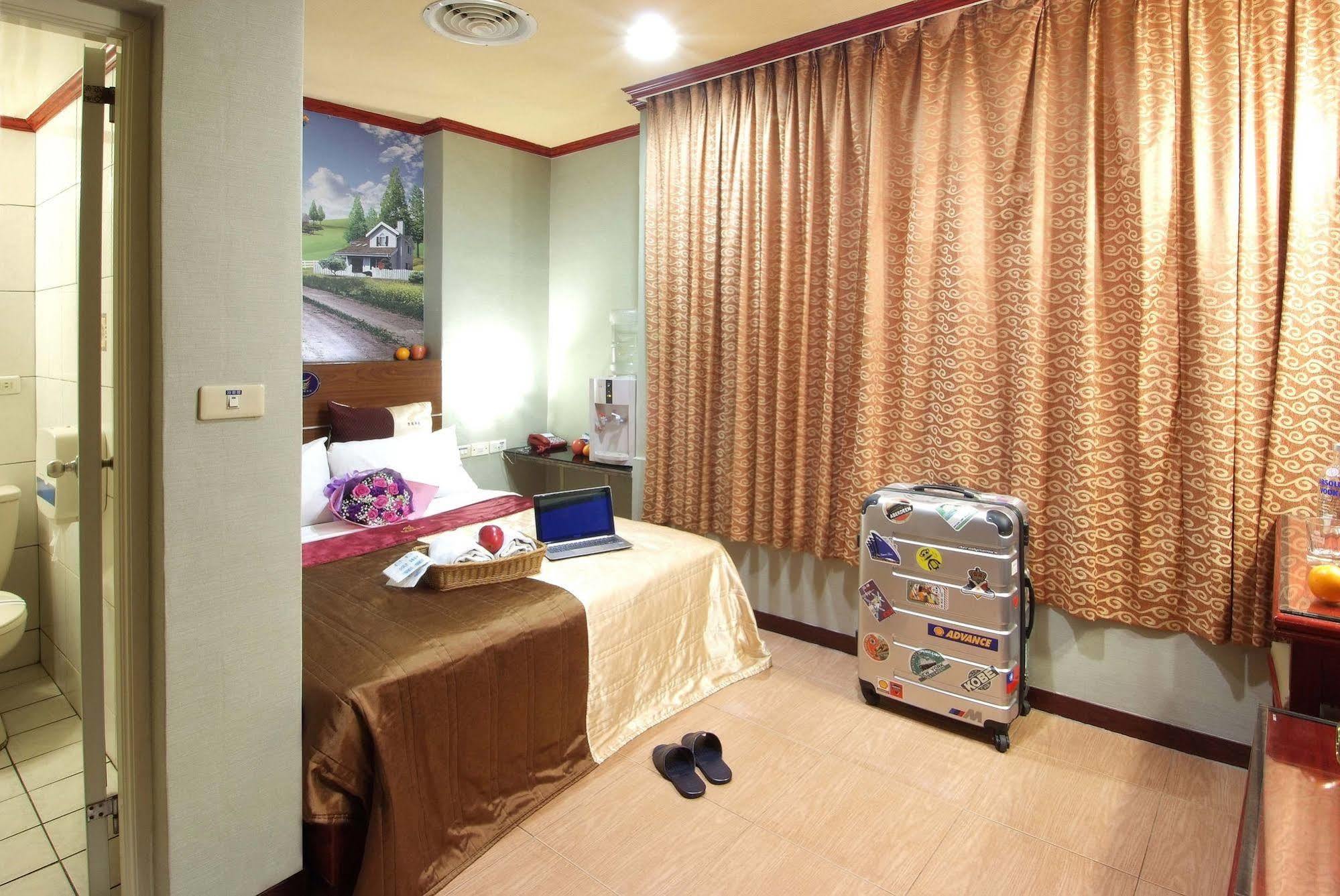 Golden Swallow Hotel Хсинчу Сити Екстериор снимка